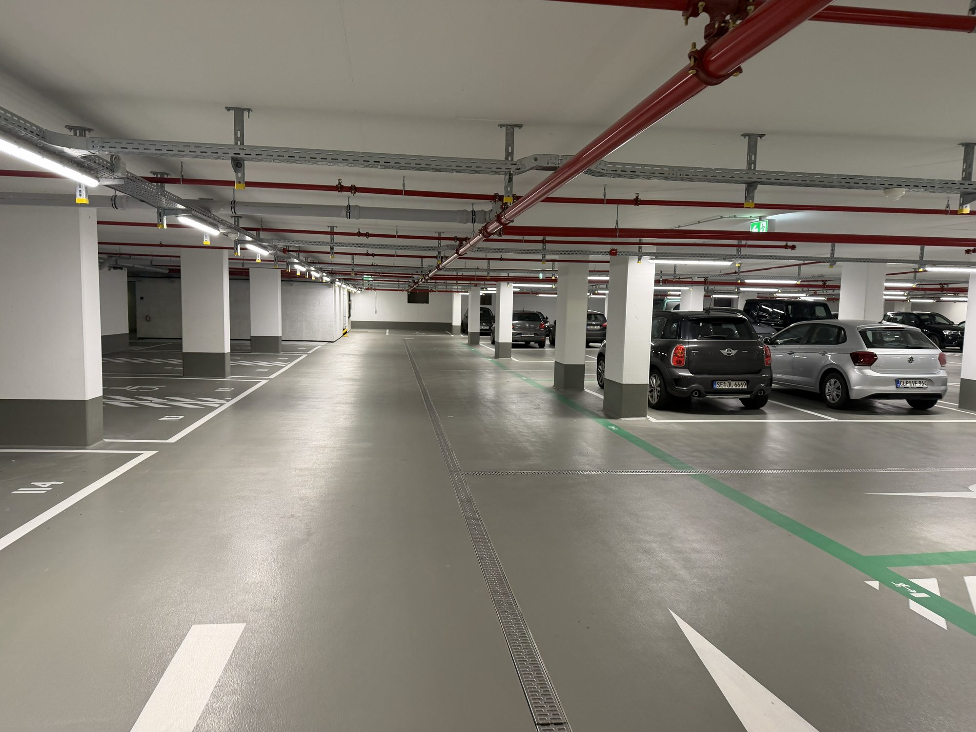 Tiefgaragenebene mit Stellplätzen im Neubauquartier Hebebrandstraße 2 in Hamburg