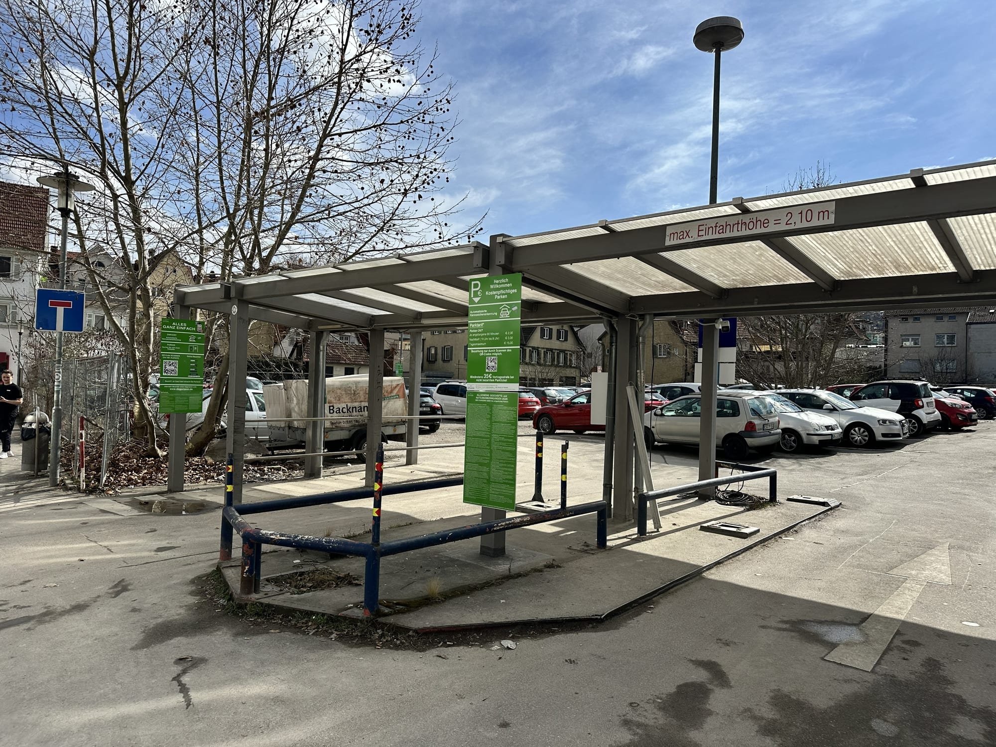 Innerstädtischer Parkplatz Martinstraße in Esslingen am Neckar mit teilüberdachten Stellplätzen und 2,10 Meter Einfahrtshöhe