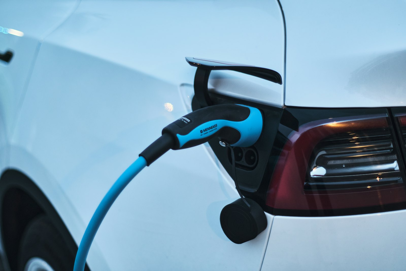 EU: Elektroautos rund 33 Prozent günstiger im Betrieb als Benziner